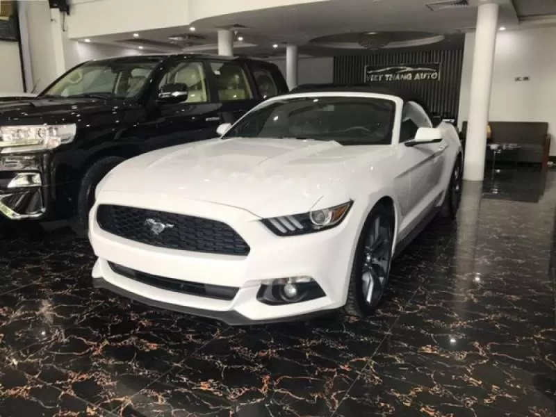 Ford Mustang Ecoboost 2.3L 2016 - Cần bán xe Ford Mustang Ecoboost 2.3L sản xuất 2016, màu trắng, xe nhập